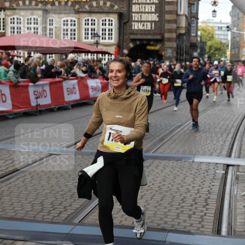 05.10.2025 - 20. swb-Marathon Bremen Yannick Fuchs http://msf.ph/oto/9244438 05.10.2025 11:11:13 Ziel 8865, 9664, 9948, 10415, 11257, 11395, 11560 meine-sportfotos.de