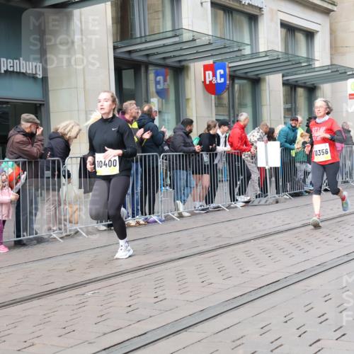 05.10.2025 - 20. swb-Marathon Bremen Strokosch-Dieckow http://msf.ph/oto/9244441 05.10.2025 10:49:58 Ziel 8866, 9485, 9579, 9645, 9689, 9740, 9787, 10022, 10066, 10246, 10356, 10400, 10443, 10537, 10638, 10923, 11022, 11104, 11208, 11239, 11241, 11254, 11288, 11295, 11298, 11344, 11460, 11531, 11660, 11740, 8866, 9485, 9579, 9645, 9689, 9740, 9787, 10022, 10066, 10246, 10356, 10400, 10443, 10537, 10638, 10923, 11022, 11104, 11208, 11239, 11241, 11254, 11288, 11295, 11298, 11344, 11460, 11531, 11660, 11740 meine-sportfotos.de