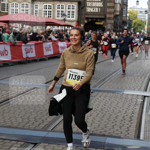 05.10.2025 - 20. swb-Marathon Bremen Yannick Fuchs http://msf.ph/oto/9244445 05.10.2025 11:11:13 Ziel 8865, 9664, 9948, 10415, 11257, 11395, 11560 meine-sportfotos.de