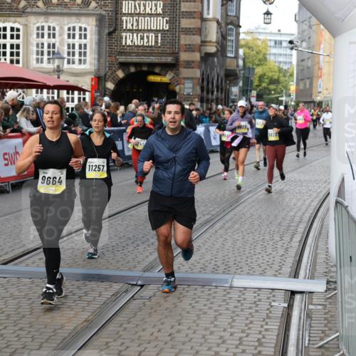 05.10.2025 - 20. swb-Marathon Bremen Yannick Fuchs http://msf.ph/oto/9244455 05.10.2025 11:11:14 Ziel 8865, 9245, 9664, 9822, 9823, 9948, 10415, 11257, 11395, 11560 meine-sportfotos.de