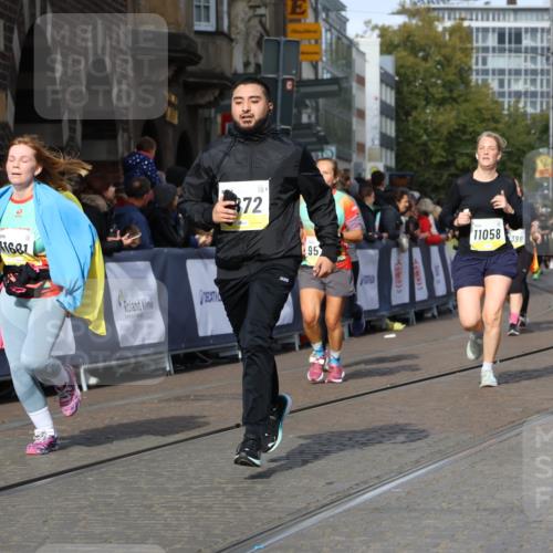 05.10.2025 - 20. swb-Marathon Bremen Strokosch-Dieckow http://msf.ph/oto/9244461 05.10.2025 10:58:03 Ziel 9576, 9582, 9634, 9872, 10127, 10377, 10395, 10398, 10459, 10620, 10793, 11058, 11601, 11608 meine-sportfotos.de