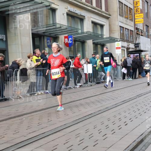 05.10.2025 - 20. swb-Marathon Bremen Strokosch-Dieckow http://msf.ph/oto/9244468 05.10.2025 10:49:59 Ziel 8866, 9337, 9485, 9579, 9645, 9689, 9740, 9787, 10022, 10066, 10199, 10246, 10356, 10400, 10443, 10537, 10638, 10923, 11022, 11104, 11208, 11239, 11241, 11254, 11288, 11295, 11298, 11344, 11460, 11531, 11660, 11740, 8866, 9337, 9485, 9579, 9645, 9689, 9740, 9787, 10022, 10066, 10199, 10246, 10356, 10400, 10443, 10537, 10638, 10923, 11022, 11104, 11208, 11239, 11241, 11254, 11288, 11295, 11298, 11344, 11460, 11531, 11660, 11740 meine-sportfotos.de