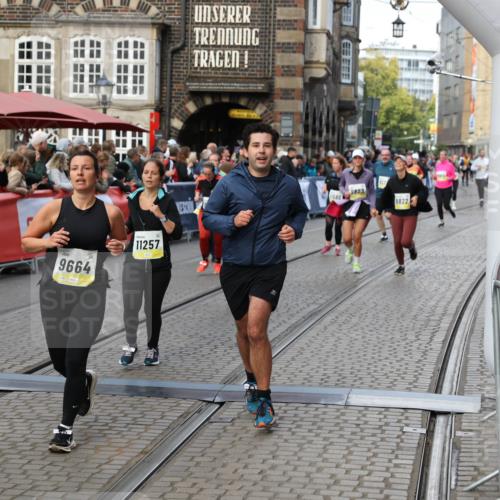 05.10.2025 - 20. swb-Marathon Bremen Yannick Fuchs http://msf.ph/oto/9244481 05.10.2025 11:11:14 Ziel 8865, 9245, 9664, 9822, 9823, 9948, 10415, 11257, 11395, 11560 meine-sportfotos.de