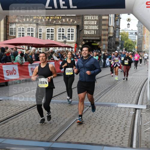 05.10.2025 - 20. swb-Marathon Bremen Yannick Fuchs http://msf.ph/oto/9244489 05.10.2025 11:11:15 Ziel 8865, 9245, 9664, 9822, 9823, 9836, 9837, 9948, 10415, 11257, 11395 meine-sportfotos.de