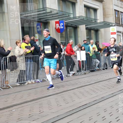 05.10.2025 - 20. swb-Marathon Bremen Strokosch-Dieckow http://msf.ph/oto/9244514 05.10.2025 10:50:00 Ziel 8866, 9337, 9579, 9645, 9689, 9740, 10022, 10066, 10199, 10246, 10356, 10400, 10443, 10537, 10638, 10923, 11022, 11104, 11239, 11241, 11254, 11298, 11344, 11460, 11531, 11660, 11740, 8866, 9337, 9579, 9645, 9689, 9740, 10022, 10066, 10199, 10246, 10356, 10400, 10443, 10537, 10638, 10923, 11022, 11104, 11239, 11241, 11254, 11298, 11344, 11460, 11531, 11660, 11740 meine-sportfotos.de