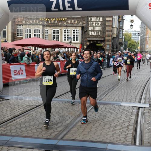 05.10.2025 - 20. swb-Marathon Bremen Yannick Fuchs http://msf.ph/oto/9244515 05.10.2025 11:11:15 Ziel 8865, 9245, 9664, 9822, 9823, 9836, 9837, 9948, 10415, 11257, 11395 meine-sportfotos.de