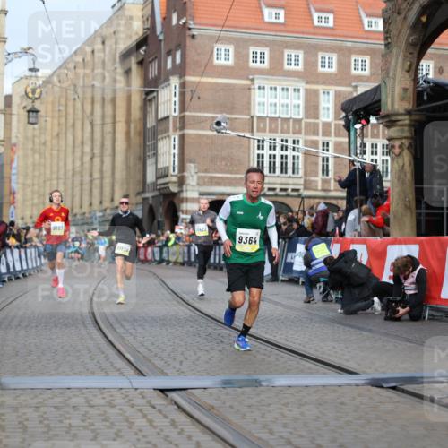 05.10.2025 - 20. swb-Marathon Bremen Yannick Fuchs http://msf.ph/oto/9244524 05.10.2025 10:42:17 Ziel 8187, 9364, 9504, 9849, 10838 meine-sportfotos.de