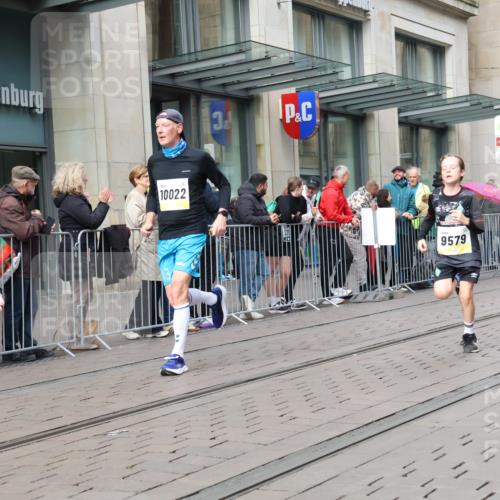 05.10.2025 - 20. swb-Marathon Bremen Strokosch-Dieckow http://msf.ph/oto/9244526 05.10.2025 10:50:01 Ziel 8866, 9337, 9579, 9645, 9689, 9740, 10022, 10066, 10199, 10356, 10400, 10443, 10537, 10638, 10923, 11022, 11104, 11239, 11241, 11254, 11298, 11344, 11460, 11531, 11660, 11740, 8866, 9337, 9579, 9645, 9689, 9740, 10022, 10066, 10199, 10356, 10400, 10443, 10537, 10638, 10923, 11022, 11104, 11239, 11241, 11254, 11298, 11344, 11460, 11531, 11660, 11740 meine-sportfotos.de