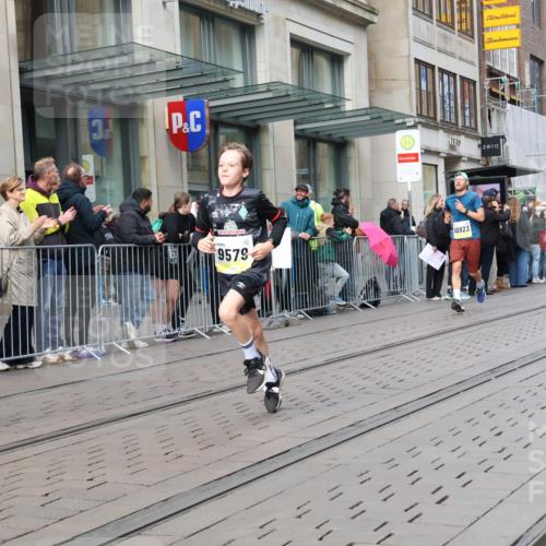 05.10.2025 - 20. swb-Marathon Bremen Strokosch-Dieckow http://msf.ph/oto/9244539 05.10.2025 10:50:01 Ziel 8866, 9337, 9579, 9645, 9689, 9740, 10022, 10066, 10199, 10356, 10400, 10443, 10537, 10638, 10923, 11022, 11104, 11239, 11241, 11254, 11298, 11344, 11460, 11531, 11660, 11740, 8866, 9337, 9579, 9645, 9689, 9740, 10022, 10066, 10199, 10356, 10400, 10443, 10537, 10638, 10923, 11022, 11104, 11239, 11241, 11254, 11298, 11344, 11460, 11531, 11660, 11740 meine-sportfotos.de