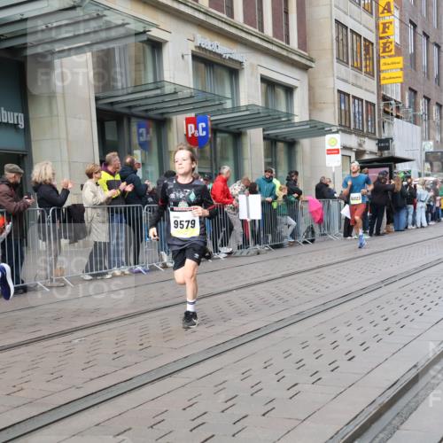 05.10.2025 - 20. swb-Marathon Bremen Strokosch-Dieckow http://msf.ph/oto/9244550 05.10.2025 10:50:01 Ziel 8866, 9337, 9579, 9645, 9689, 9740, 10022, 10066, 10199, 10356, 10400, 10443, 10537, 10638, 10923, 11022, 11104, 11239, 11241, 11254, 11298, 11344, 11460, 11531, 11660, 11740, 8866, 9337, 9579, 9645, 9689, 9740, 10022, 10066, 10199, 10356, 10400, 10443, 10537, 10638, 10923, 11022, 11104, 11239, 11241, 11254, 11298, 11344, 11460, 11531, 11660, 11740 meine-sportfotos.de