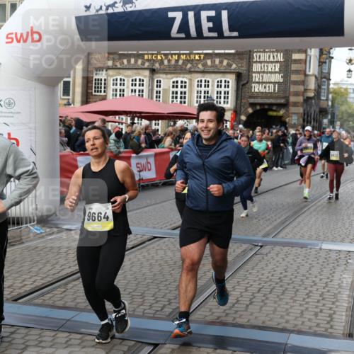 05.10.2025 - 20. swb-Marathon Bremen Yannick Fuchs http://msf.ph/oto/9244553 05.10.2025 11:11:16 Ziel 8865, 9245, 9664, 9822, 9823, 9836, 9837, 9948, 10415, 11257, 11395, 11580 meine-sportfotos.de