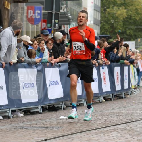 05.10.2025 - 20. swb-Marathon Bremen Strokosch-Dieckow http://msf.ph/oto/9244564 05.10.2025 12:46:03 Ziel 758, 1668 meine-sportfotos.de