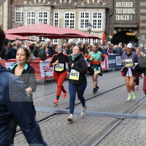 05.10.2025 - 20. swb-Marathon Bremen Yannick Fuchs http://msf.ph/oto/9244567 05.10.2025 11:11:17 Ziel 8865, 9245, 9273, 9664, 9822, 9823, 9836, 9837, 9948, 11257, 11395, 11580 meine-sportfotos.de
