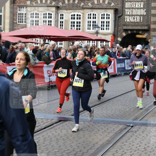05.10.2025 - 20. swb-Marathon Bremen Yannick Fuchs http://msf.ph/oto/9244576 05.10.2025 11:11:17 Ziel 8865, 9245, 9273, 9664, 9822, 9823, 9836, 9837, 9948, 11257, 11395, 11580 meine-sportfotos.de