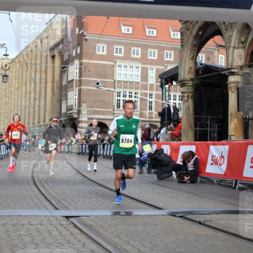 05.10.2025 - 20. swb-Marathon Bremen Yannick Fuchs http://msf.ph/oto/9244582 05.10.2025 10:42:18 Ziel 8187, 9364, 9504, 10838, 11422 meine-sportfotos.de
