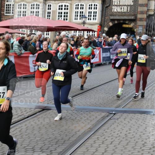 05.10.2025 - 20. swb-Marathon Bremen Yannick Fuchs http://msf.ph/oto/9244587 05.10.2025 11:11:17 Ziel 8865, 9245, 9273, 9664, 9822, 9823, 9836, 9837, 9948, 11257, 11395, 11580 meine-sportfotos.de