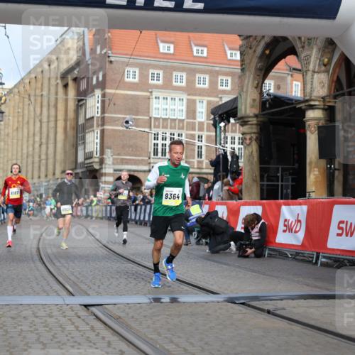 05.10.2025 - 20. swb-Marathon Bremen Yannick Fuchs http://msf.ph/oto/9244590 05.10.2025 10:42:18 Ziel 8187, 9364, 9504, 10838, 11422 meine-sportfotos.de
