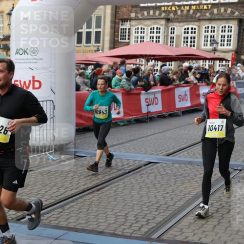 05.10.2025 - 20. swb-Marathon Bremen Yannick Fuchs http://msf.ph/oto/9244591 05.10.2025 11:09:44 Ziel 9185, 10074, 10245, 10417, 10419, 10865, 10943, 11407, 11447, 11526, 11614, 11664 meine-sportfotos.de