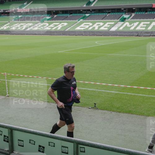 05.10.2025 - 20. swb-Marathon Bremen Michael Burmester http://msf.ph/oto/9244594 05.10.2025 10:36:45 Laufen im Stadion 7123, 7777, 7908, 8585, 9005, 9177, 9208, 9215, 9271, 9272, 9294, 9305, 9327, 9346, 9349, 9370, 9371, 9389, 9443, 9454, 9473, 9568, 9593, 9604, 9608, 9611, 9613, 9635, 9655, 9673, 9686, 9692, 9747, 9812, 9827, 9839, 9913, 9991, 10004, 10026, 10030, 10071, 10093, 10182, 10209, 10217, 10219, 10311, 10324, 10357, 10391, 10406, 10489, 10492, 10558, 10560, 10588, 10656, 10679, 10762, 10771, 10809, 10821, 10901, 7177, 9231, 9330 meine-sportfotos.de