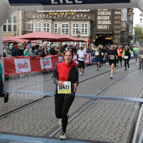 05.10.2025 - 20. swb-Marathon Bremen Yannick Fuchs http://msf.ph/oto/9244599 05.10.2025 11:09:44 Ziel 9185, 10074, 10245, 10417, 10419, 10865, 10943, 11407, 11447, 11526, 11614, 11664 meine-sportfotos.de