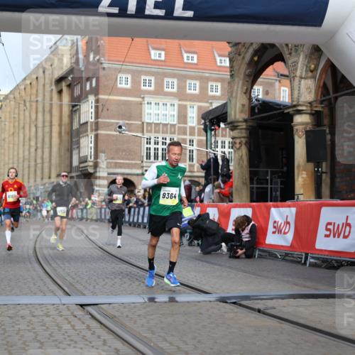 05.10.2025 - 20. swb-Marathon Bremen Yannick Fuchs http://msf.ph/oto/9244600 05.10.2025 10:42:18 Ziel 8187, 9364, 9504, 10838, 11422 meine-sportfotos.de