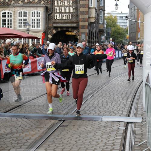 05.10.2025 - 20. swb-Marathon Bremen Yannick Fuchs http://msf.ph/oto/9244602 05.10.2025 11:11:18 Ziel 8865, 9245, 9264, 9273, 9664, 9822, 9823, 9836, 9837, 9948, 10614, 11257, 11580 meine-sportfotos.de