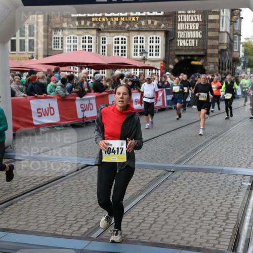 05.10.2025 - 20. swb-Marathon Bremen Yannick Fuchs http://msf.ph/oto/9244605 05.10.2025 11:09:44 Ziel 9185, 10074, 10245, 10417, 10419, 10865, 10943, 11407, 11447, 11526, 11614, 11664 meine-sportfotos.de