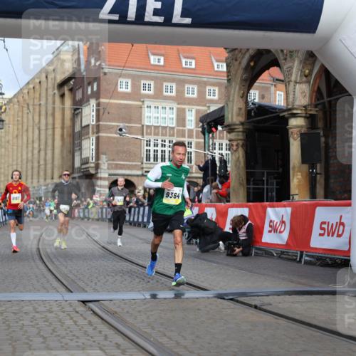 05.10.2025 - 20. swb-Marathon Bremen Yannick Fuchs http://msf.ph/oto/9244613 05.10.2025 10:42:18 Ziel 8187, 9364, 9504, 10838, 11422 meine-sportfotos.de