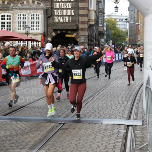05.10.2025 - 20. swb-Marathon Bremen Yannick Fuchs http://msf.ph/oto/9244620 05.10.2025 11:11:18 Ziel 8865, 9245, 9264, 9273, 9664, 9822, 9823, 9836, 9837, 9948, 10614, 11257, 11580 meine-sportfotos.de