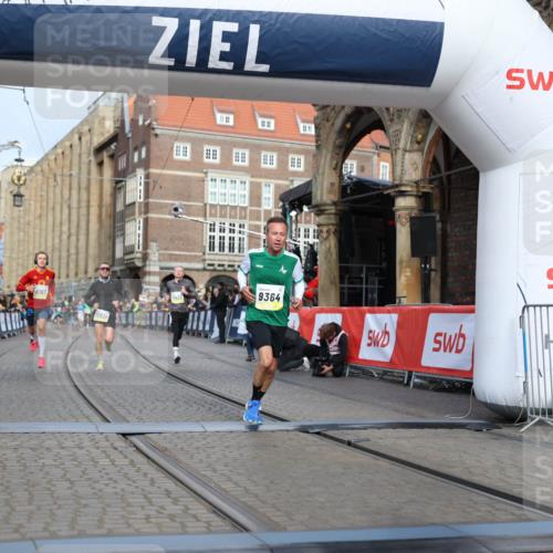 05.10.2025 - 20. swb-Marathon Bremen Yannick Fuchs http://msf.ph/oto/9244632 05.10.2025 10:42:18 Ziel 8187, 9364, 9504, 10838, 11422 meine-sportfotos.de