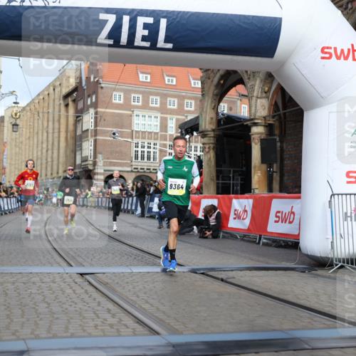 05.10.2025 - 20. swb-Marathon Bremen Yannick Fuchs http://msf.ph/oto/9244642 05.10.2025 10:42:18 Ziel 8187, 9364, 9504, 10838, 11422 meine-sportfotos.de