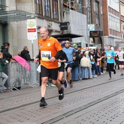 05.10.2025 - 20. swb-Marathon Bremen Strokosch-Dieckow http://msf.ph/oto/9244647 05.10.2025 10:50:06 Ziel 8866, 9267, 9299, 9337, 9578, 9579, 9740, 9986, 10022, 10066, 10199, 10251, 10356, 10400, 10443, 10537, 10638, 10923, 11022, 11239, 11241, 11254, 11298, 11344, 11460, 11466, 11531, 11660, 11740, 8866, 9267, 9299, 9337, 9578, 9579, 9740, 9986, 10022, 10066, 10199, 10251, 10356, 10400, 10443, 10537, 10638, 10923, 11022, 11239, 11241, 11254, 11298, 11344, 11460, 11466, 11531, 11660, 11740 meine-sportfotos.de