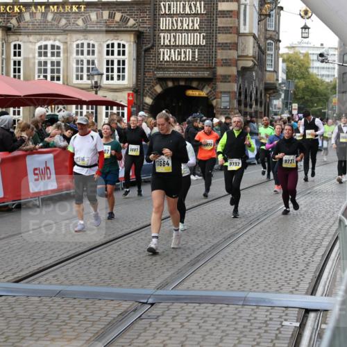 05.10.2025 - 20. swb-Marathon Bremen Yannick Fuchs http://msf.ph/oto/9244651 05.10.2025 11:09:45 Ziel 9185, 9731, 9732, 10245, 10417, 10419, 10943, 11407, 11447, 11526, 11614, 11664 meine-sportfotos.de