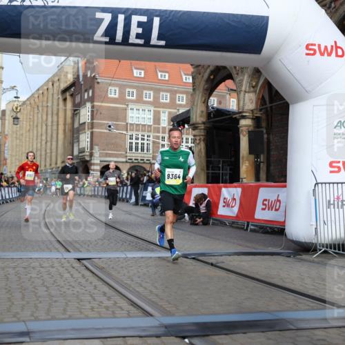 05.10.2025 - 20. swb-Marathon Bremen Yannick Fuchs http://msf.ph/oto/9244654 05.10.2025 10:42:18 Ziel 8187, 9364, 9504, 10838, 11422 meine-sportfotos.de