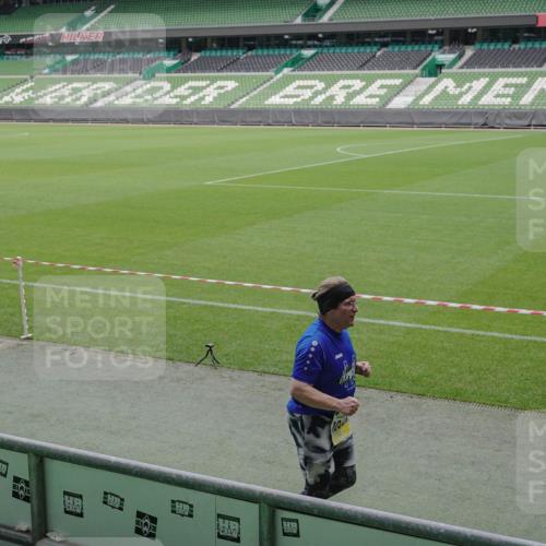 05.10.2025 - 20. swb-Marathon Bremen Michael Burmester http://msf.ph/oto/9244656 05.10.2025 10:36:47 Laufen im Stadion 7123, 7777, 7908, 8585, 9005, 9177, 9208, 9215, 9246, 9271, 9272, 9294, 9305, 9327, 9346, 9349, 9370, 9371, 9389, 9443, 9454, 9473, 9568, 9593, 9604, 9608, 9611, 9613, 9635, 9655, 9673, 9686, 9692, 9747, 9812, 9827, 9839, 9913, 9991, 10004, 10026, 10030, 10071, 10093, 10209, 10217, 10219, 10311, 10324, 10357, 10391, 10406, 10489, 10492, 10558, 10560, 10562, 10571, 10588, 10656, 10679, 10762, 10771, 10809, 10821, 10901, 7177 meine-sportfotos.de