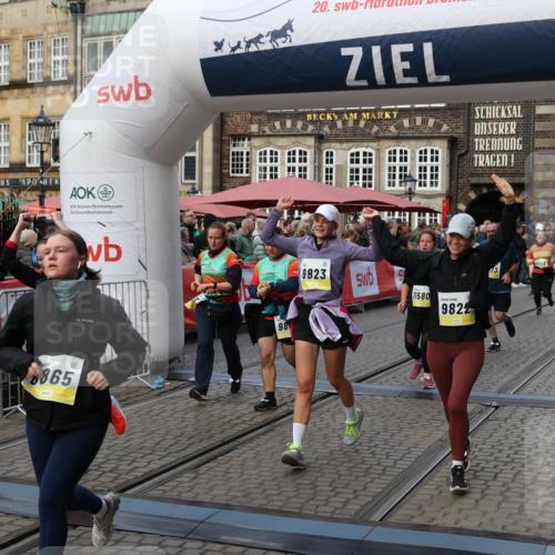 05.10.2025 - 20. swb-Marathon Bremen Yannick Fuchs http://msf.ph/oto/9244679 05.10.2025 11:11:19 Ziel 8865, 9245, 9264, 9273, 9664, 9822, 9823, 9836, 9837, 9948, 10614, 11158, 11257, 11580 meine-sportfotos.de