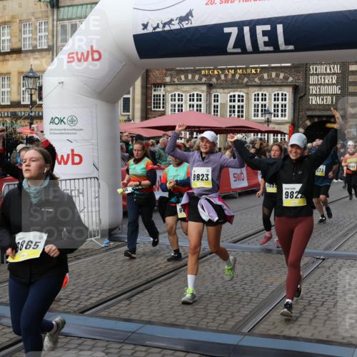 05.10.2025 - 20. swb-Marathon Bremen Yannick Fuchs http://msf.ph/oto/9244687 05.10.2025 11:11:19 Ziel 8865, 9245, 9264, 9273, 9664, 9822, 9823, 9836, 9837, 9948, 10614, 11158, 11257, 11580 meine-sportfotos.de