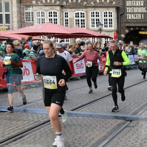 05.10.2025 - 20. swb-Marathon Bremen Yannick Fuchs http://msf.ph/oto/9244691 05.10.2025 11:09:48 Ziel 9001, 9538, 9731, 9732, 9887, 10245, 10316, 10417, 10672, 10881, 10886, 10943, 11407, 11526, 11654, 11655, 11664 meine-sportfotos.de