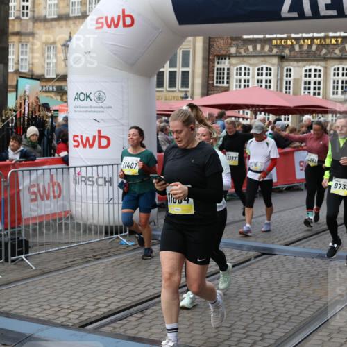 05.10.2025 - 20. swb-Marathon Bremen Yannick Fuchs http://msf.ph/oto/9244697 05.10.2025 11:09:48 Ziel 9001, 9538, 9731, 9732, 9887, 10245, 10316, 10417, 10672, 10881, 10886, 10943, 11407, 11526, 11654, 11655, 11664 meine-sportfotos.de