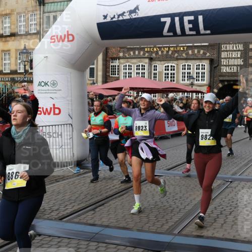 05.10.2025 - 20. swb-Marathon Bremen Yannick Fuchs http://msf.ph/oto/9244703 05.10.2025 11:11:19 Ziel 8865, 9245, 9264, 9273, 9664, 9822, 9823, 9836, 9837, 9948, 10614, 11158, 11257, 11580 meine-sportfotos.de