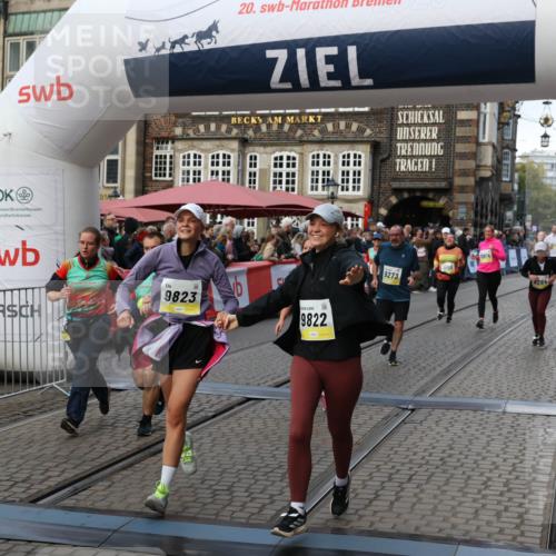 05.10.2025 - 20. swb-Marathon Bremen Yannick Fuchs http://msf.ph/oto/9244718 05.10.2025 11:11:19 Ziel 8865, 9245, 9264, 9273, 9664, 9822, 9823, 9836, 9837, 9948, 10614, 11158, 11257, 11580 meine-sportfotos.de