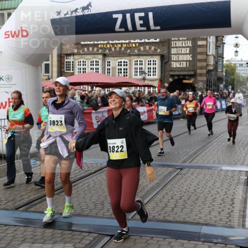 05.10.2025 - 20. swb-Marathon Bremen Yannick Fuchs http://msf.ph/oto/9244724 05.10.2025 11:11:20 Ziel 8865, 9245, 9264, 9273, 9664, 9822, 9823, 9836, 9837, 9948, 10183, 10614, 11158, 11257, 11578, 11580 meine-sportfotos.de
