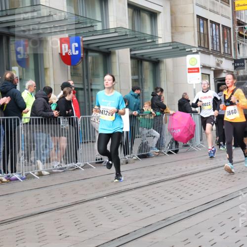 05.10.2025 - 20. swb-Marathon Bremen Strokosch-Dieckow http://msf.ph/oto/9244796 05.10.2025 10:50:10 Ziel 8866, 9267, 9299, 9337, 9578, 9740, 9986, 10066, 10199, 10251, 10443, 10537, 10638, 10923, 11022, 11062, 11239, 11241, 11254, 11298, 11344, 11451, 11460, 11466, 11531, 11660, 11740, 8866, 9267, 9299, 9337, 9578, 9740, 9986, 10066, 10199, 10251, 10443, 10537, 10638, 10923, 11022, 11062, 11239, 11241, 11254, 11298, 11344, 11460, 11466, 11531, 11660, 11740 meine-sportfotos.de