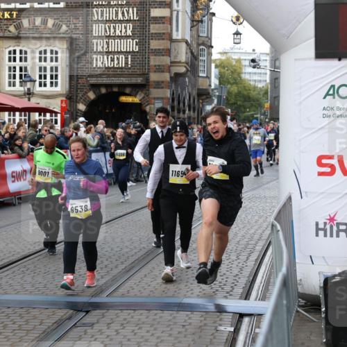 05.10.2025 - 20. swb-Marathon Bremen Yannick Fuchs http://msf.ph/oto/9244803 05.10.2025 11:09:50 Ziel 9001, 9538, 9731, 9732, 9887, 10245, 10316, 10412, 10672, 10881, 10886, 10943, 11407, 11654, 11655, 11664 meine-sportfotos.de