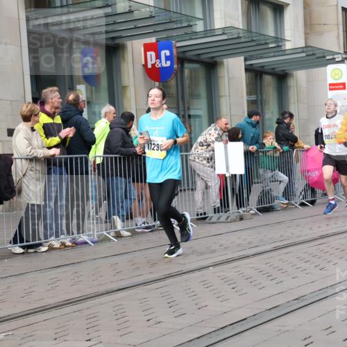 05.10.2025 - 20. swb-Marathon Bremen Strokosch-Dieckow http://msf.ph/oto/9244805 05.10.2025 10:50:11 Ziel 8866, 9230, 9267, 9299, 9337, 9578, 9740, 9832, 9986, 10066, 10199, 10251, 10537, 10638, 10923, 11022, 11062, 11239, 11241, 11254, 11298, 11344, 11451, 11460, 11466, 11531, 11660, 11661, 11740, 8866, 9230, 9267, 9299, 9337, 9578, 9740, 9832, 9986, 10066, 10199, 10251, 10537, 10638, 10923, 11022, 11062, 11239, 11241, 11254, 11298, 11344, 11460, 11466, 11531, 11660, 11740 meine-sportfotos.de