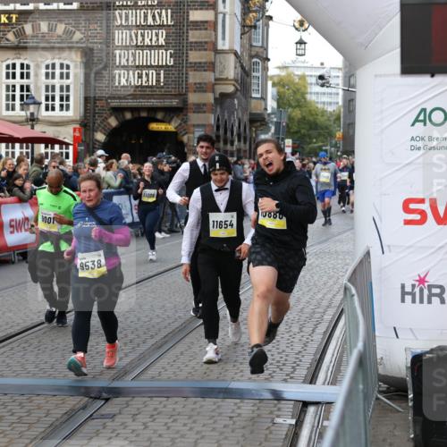 05.10.2025 - 20. swb-Marathon Bremen Yannick Fuchs http://msf.ph/oto/9244813 05.10.2025 11:09:50 Ziel 9001, 9538, 9731, 9732, 9887, 10245, 10316, 10412, 10672, 10881, 10886, 10943, 11407, 11654, 11655, 11664 meine-sportfotos.de