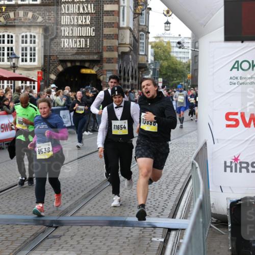 05.10.2025 - 20. swb-Marathon Bremen Yannick Fuchs http://msf.ph/oto/9244825 05.10.2025 11:09:50 Ziel 9001, 9538, 9731, 9732, 9887, 10245, 10316, 10412, 10672, 10881, 10886, 10943, 11407, 11654, 11655, 11664 meine-sportfotos.de