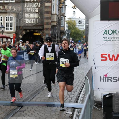 05.10.2025 - 20. swb-Marathon Bremen Yannick Fuchs http://msf.ph/oto/9244841 05.10.2025 11:09:50 Ziel 9001, 9538, 9731, 9732, 9887, 10245, 10316, 10412, 10672, 10881, 10886, 10943, 11407, 11654, 11655, 11664 meine-sportfotos.de