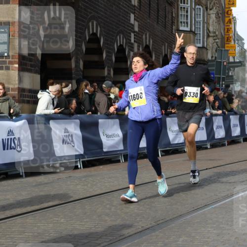05.10.2025 - 20. swb-Marathon Bremen Strokosch-Dieckow http://msf.ph/oto/9244844 05.10.2025 10:58:11 Ziel 7077, 9330, 9634, 9952, 10368, 10377, 10398, 10620, 10786, 11049, 11562, 11608 meine-sportfotos.de