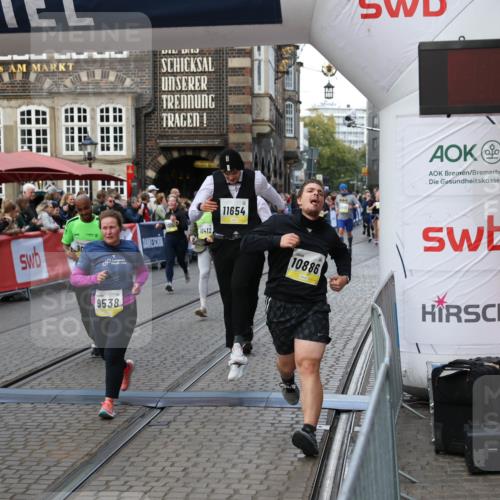 05.10.2025 - 20. swb-Marathon Bremen Yannick Fuchs http://msf.ph/oto/9244857 05.10.2025 11:09:51 Ziel 9001, 9538, 9731, 9732, 9887, 10245, 10316, 10412, 10672, 10881, 10886, 11206, 11407, 11654, 11655, 11664 meine-sportfotos.de